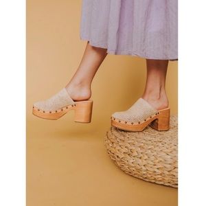 Free People Claudia Crochet Beige Raffia Leather Studded Clogs